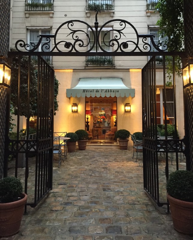 l'hotel de l'abbaye entrance