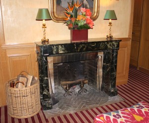 l'hotel de l'abbaye fireplace